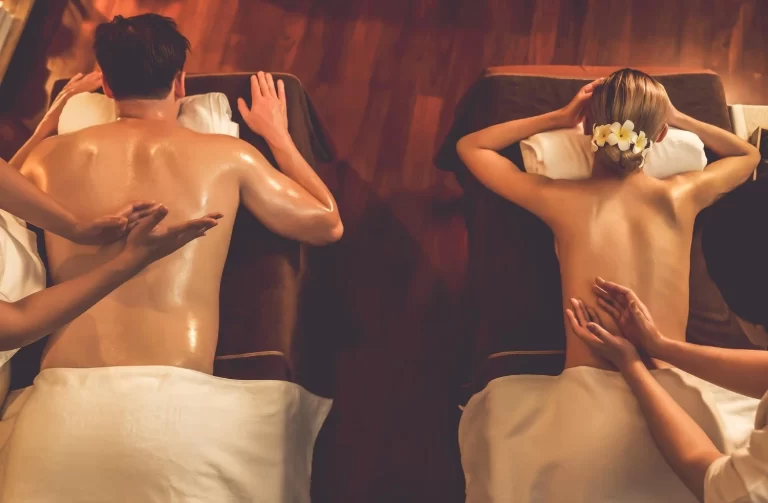 COUPLES MASSAGE