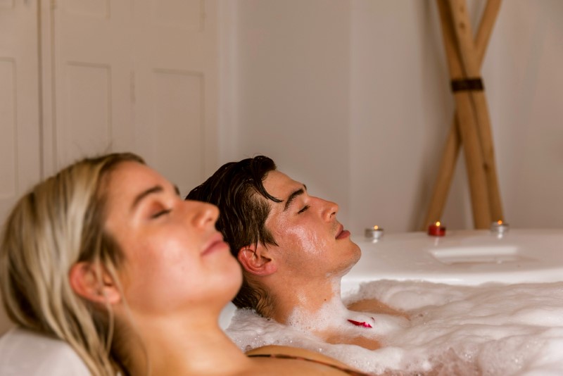 Serenity Suite Escape (305€/ Ζευγάρι για 150’) | Sauna, Jacuzzi, Μασάζ & Facial