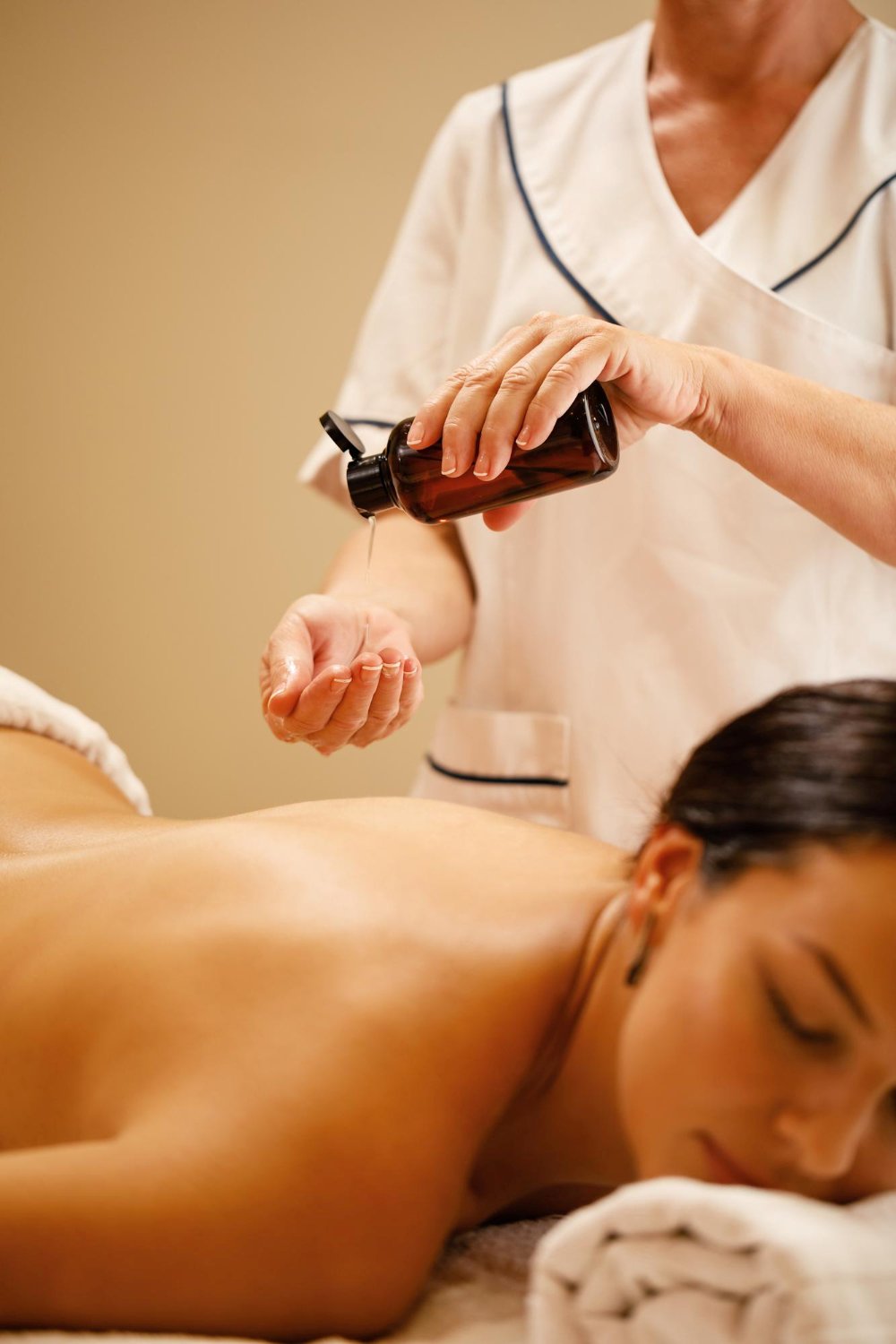ταιλανδέζικο μασάζ (thai massage) θεραπεία thai oil massage